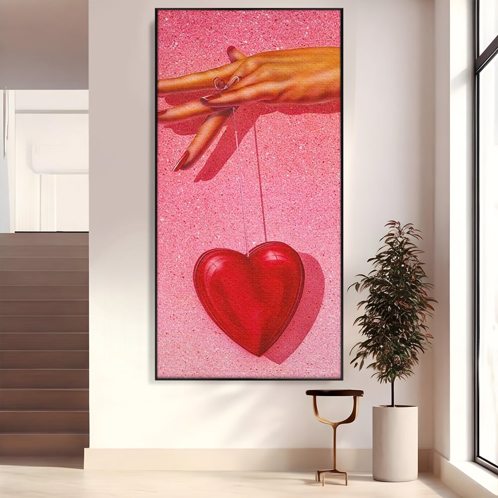 Tablou Canvas Premium, LuxCanva® E1081, Firul Dragostei, Dragoste, Inima, Roz, Fir, Atarnat, Mana, Degete, Daruire, Iubire, Valentine’s Day, Catifea, Promisiune, Living, Dormitor