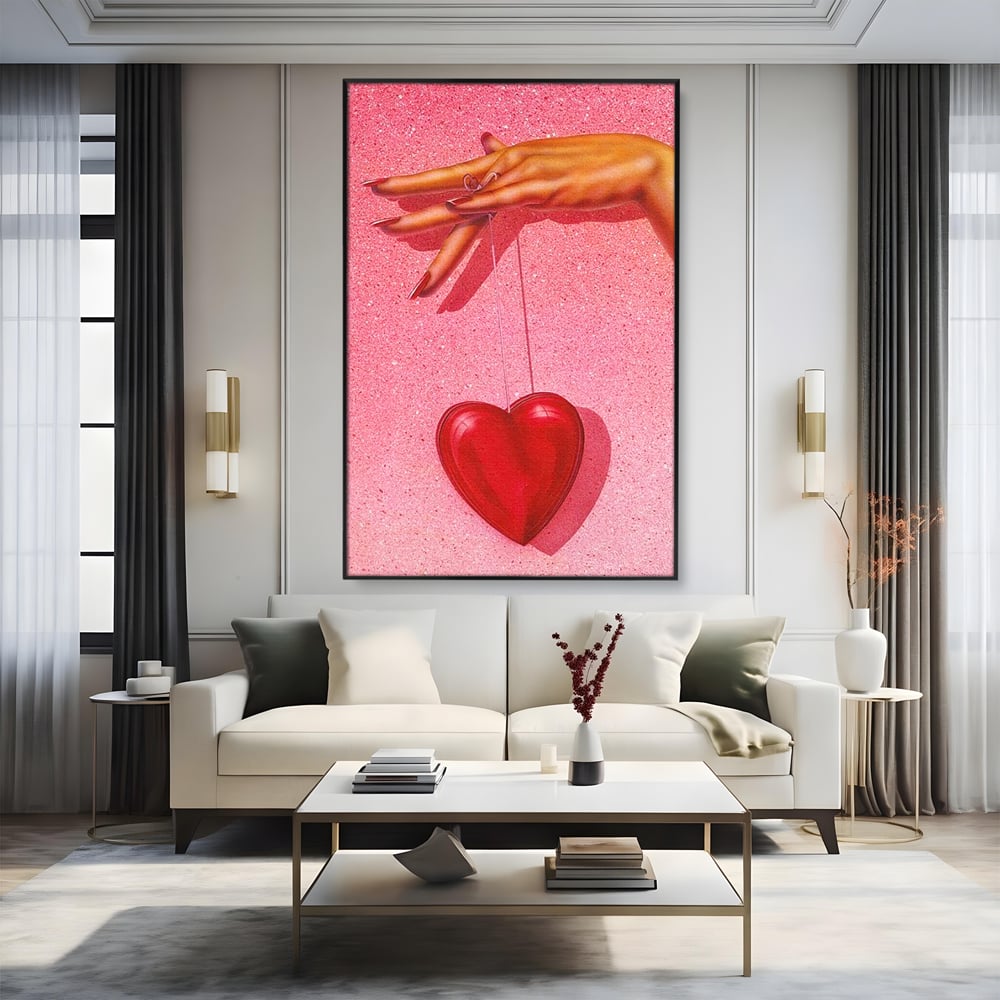 Tablou Canvas Premium, LuxCanva® E1081, Firul Dragostei, Dragoste, Inima, Roz, Fir, Atarnat, Mana, Degete, Daruire, Iubire, Valentine’s Day, Catifea, Promisiune, Living, Dormitor