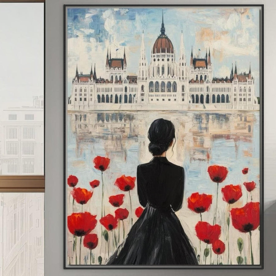 Tablou Canvas Premium, LuxCanva® G1120 "Vis la Budapesta": imagine cu femeie în rochie neagră între maci roșii, în fața unui palat splendid reflectat pe Dunăre-ideal ca decor elegant pentru living sau dormitor.