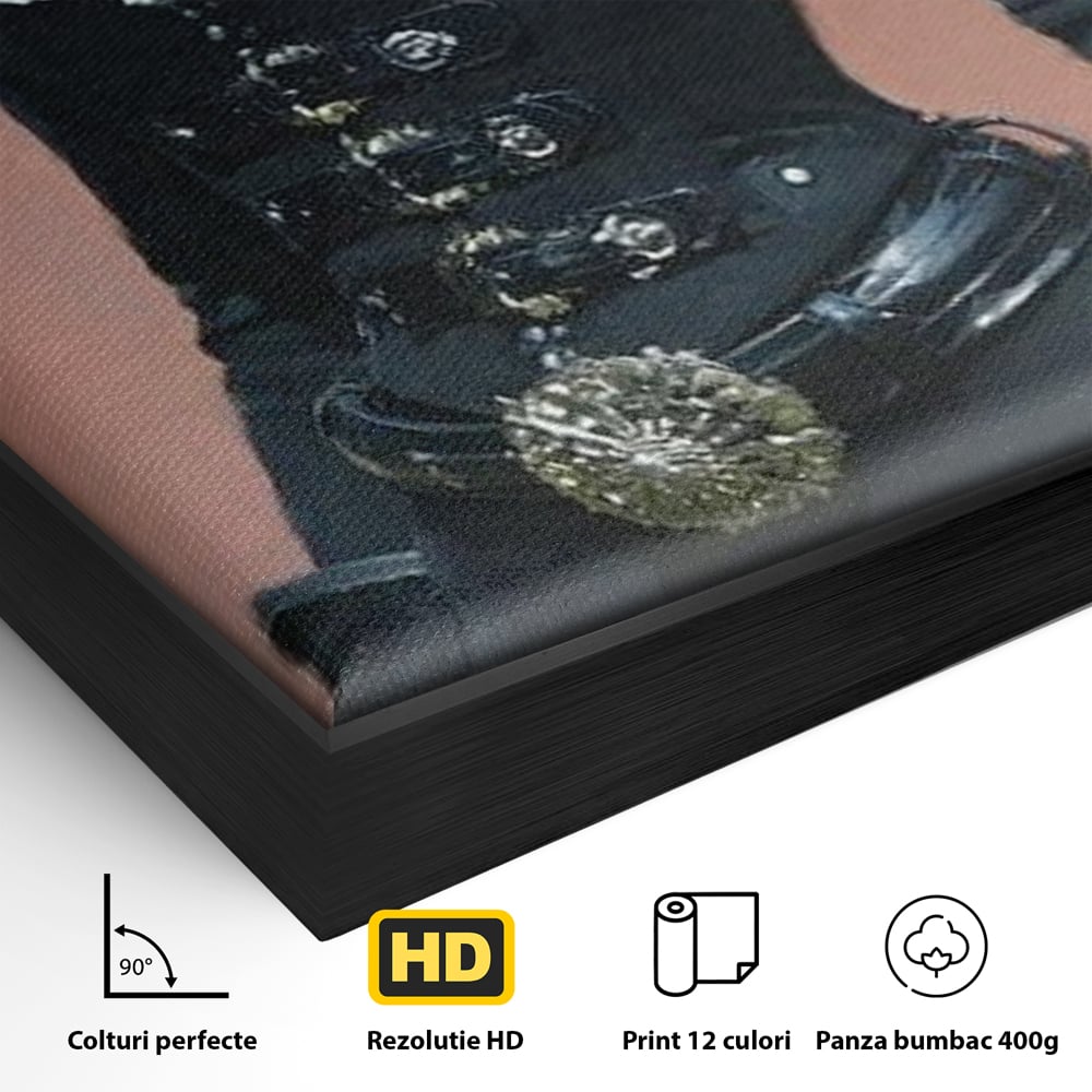 Tablou Canvas Premium, LuxCanva® G1225, Aristocrata Intunericului, Eleganta, Doamna, Palarie, Costum, Negru, Manusi, Mister, Puternica, Rafinata, Autoritara, Lux, Cavaleresc, Salon, Birou, Living, Dormitor