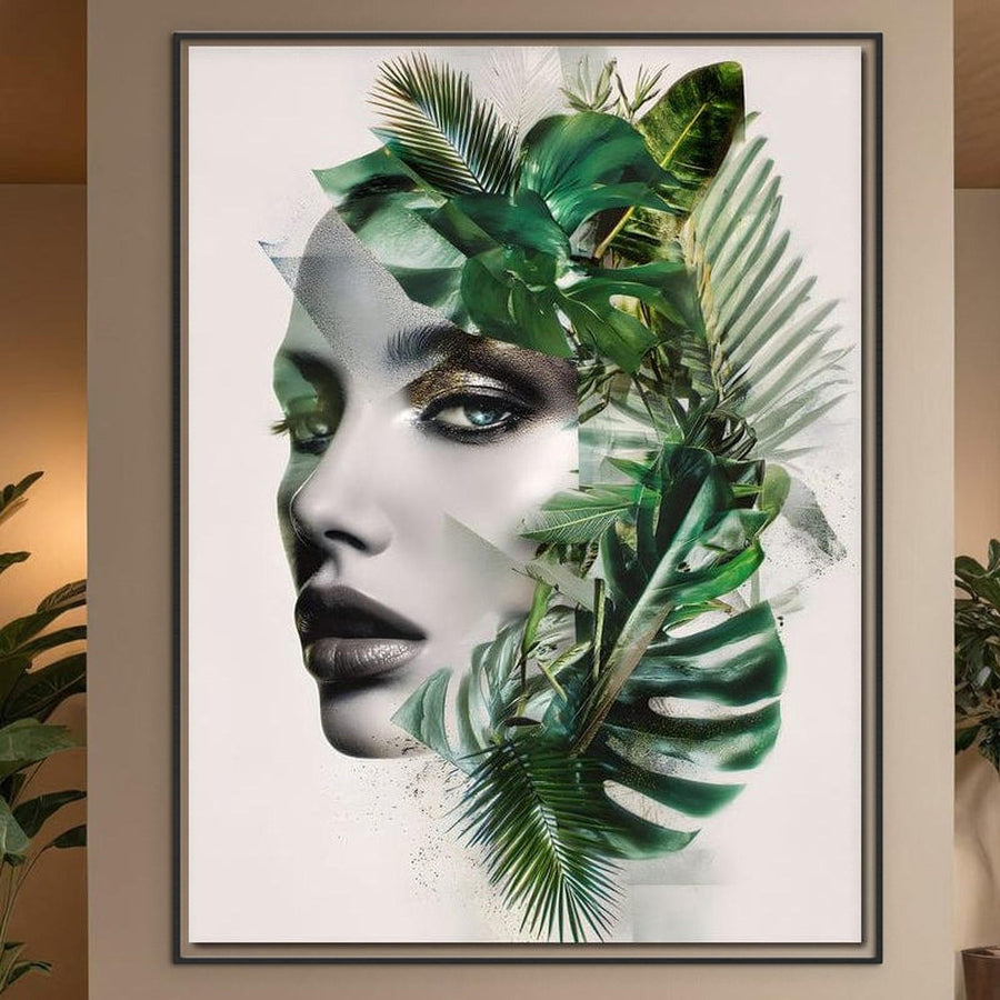 Tablou Canvas Premium LuxCanva®, Respiratia Padurii (G1237), prezintă chipul unei femei în tonuri de gri îmbinat cu frunze tropicale verzi și luxuriante pentru un portret eteric, inspirat din natură - perfect pentru a adăuga lux botanic sufrageriei sau dormitorului dumneavoastră.
