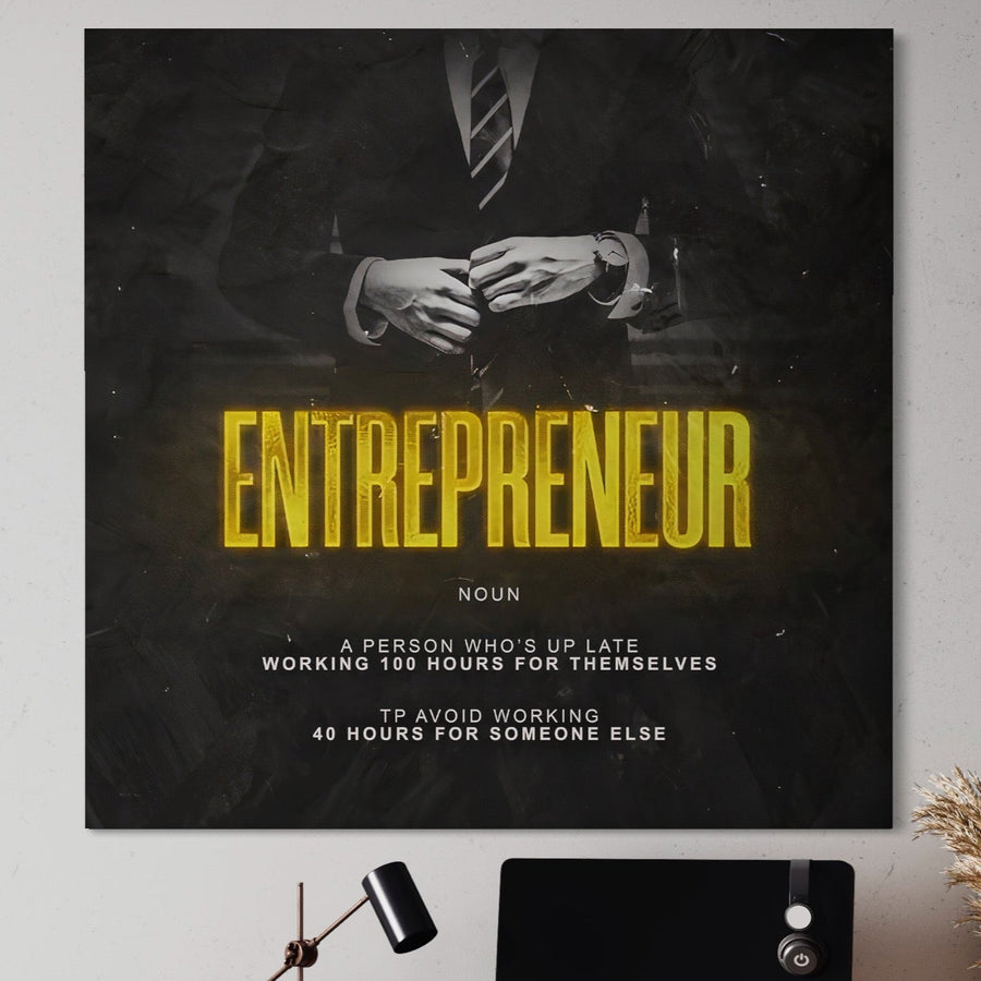 Tablou Canvas Premium LuxCanva® B1086 "Antreprenorul" prezintă un om de afaceri care îi aranjează costumul, cu inscripția amuzantă despre munca de antreprenor-decor colorat, perfect pentru birouri moderne.