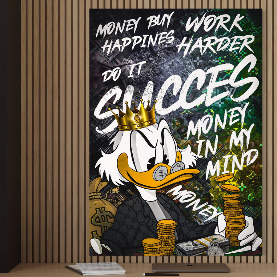 LuxCanva® Tablou Canvas Premium LuxCanva® B1069 prezintă o lucrare de artă colorată și motivațională cu Donald într-o coroană cu bani, text graffiti "Work Harder" și imprimare premium - piesă decorativă ideală pentru succesul la birou.