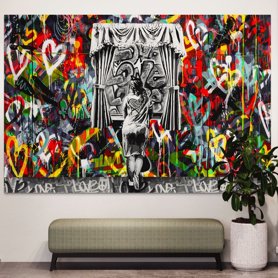 Tablou Canvas Premium LuxCanva® B1041 "Wall Of Love" - graffiti colorat cu inimi și silueta unui copil, imprimat pe pânză de bumbac, calitate premium. Perfect pentru living/dormitor, adaugă inspirație și iubire oricărui spațiu modern.
