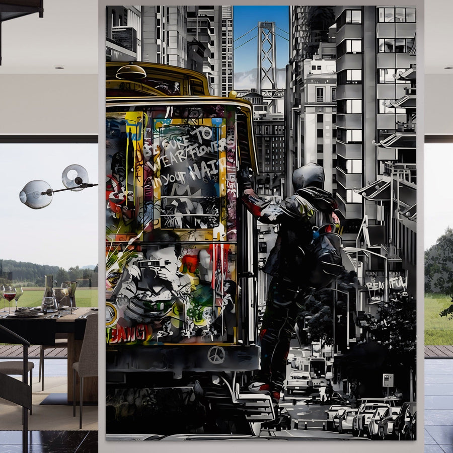 Tablou Canvas Premium LuxCanva® B1054 "Calator prin oras" surprinde un tramvai colorat din San Francisco pe fundal alb-negru, cu Podul Bay. Ideal pentru living, oferă decor premium cu culori vibrante. Brand: LuxCanva®.