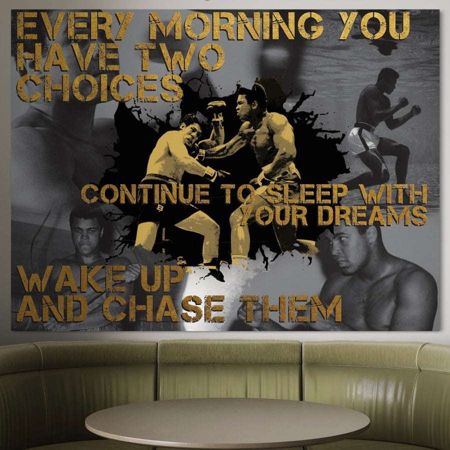 Tablou Canvas Premium LuxCanva® B1037 cu Muhammad Ali, boxer legendar, și mesaj motivațional aurit aduce inspirație și culori vibrante oricărei camere. Realizat pe pânză de bumbac, decorativ și ideal pentru spații moderne.