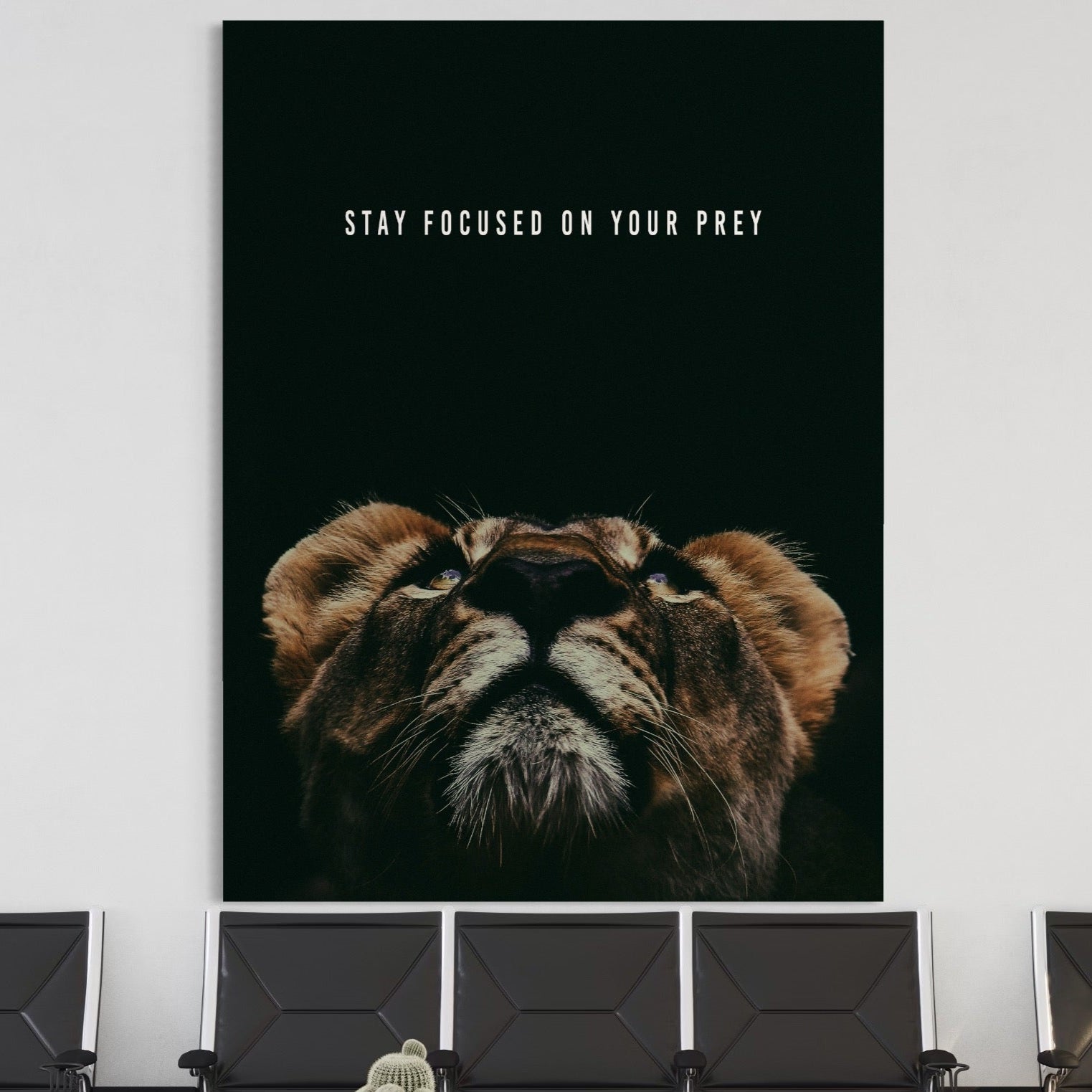 Tablou Canvas Premium LuxCanva® B1035, Stay Focused On Your Prey , Decorativ, Concentrare, Putere, Leu, Motivational, Culori Vibrante