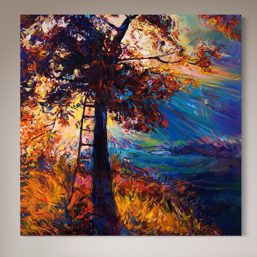 LuxCanva® Tablou Canvas Premium LuxCanva® C1001, "Copac La Răsărit", prezintă un copac cu scară, frunze colorate și lumini calde-ideal pentru living sau dormitor, aducând un plus de culoare și energie spațiului tău.