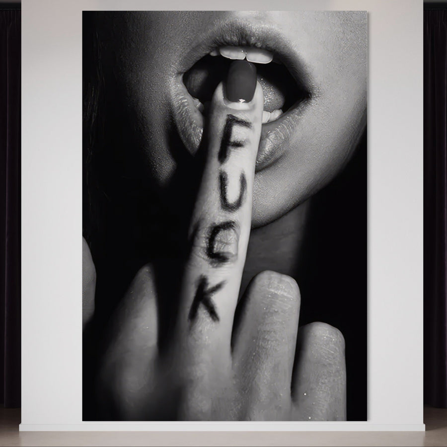 Descoperiți LuxCanva® Tablou Canvas Premium A1336: un print de artă alb-negru remarcabil cu buze sexy, despărțite - perfect pentru un accent vibrant și senzual în dormitor și un decor de studio premium.