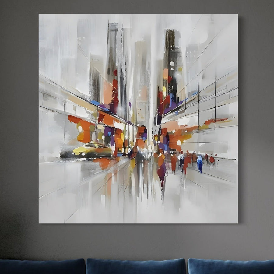 Tablou Canvas Premium LuxCanva® C1013 - pictură abstractă cu oraș, clădiri înalte, linii estompate și culori vibrante de portocaliu, roșu, galben și mov. Figuri umane pe străzi reflectorizante. Ideal pentru living, dormitor sau birou.