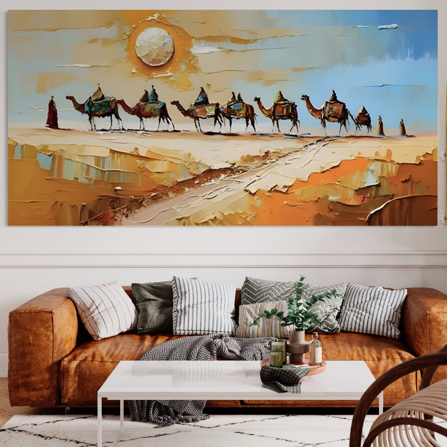 Tablou Canvas Premium LuxCanva® A1313, cu un decor vibrant de cămile în deșert sub soare saharian, aduce stil și culoare camerei tale, potrivindu-se perfect deasupra unei canapele maro sau lângă o masă albă.