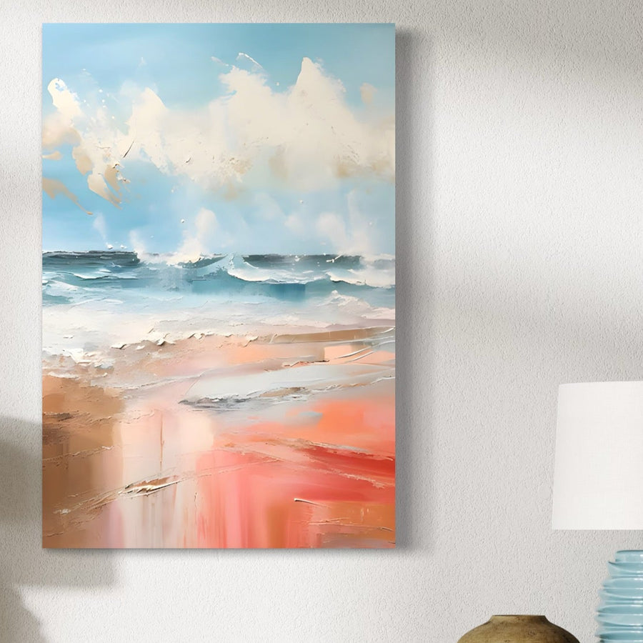 Tablou Canvas Premium LuxCanva® A1646, care prezintă un abstract marin vibrant cu valuri și nuanțe de nisip, decorează un perete luminos deasupra unei lămpi - ideal pentru camerele de zi sau dormitoare care caută un stil decorativ inspirat de plajă.