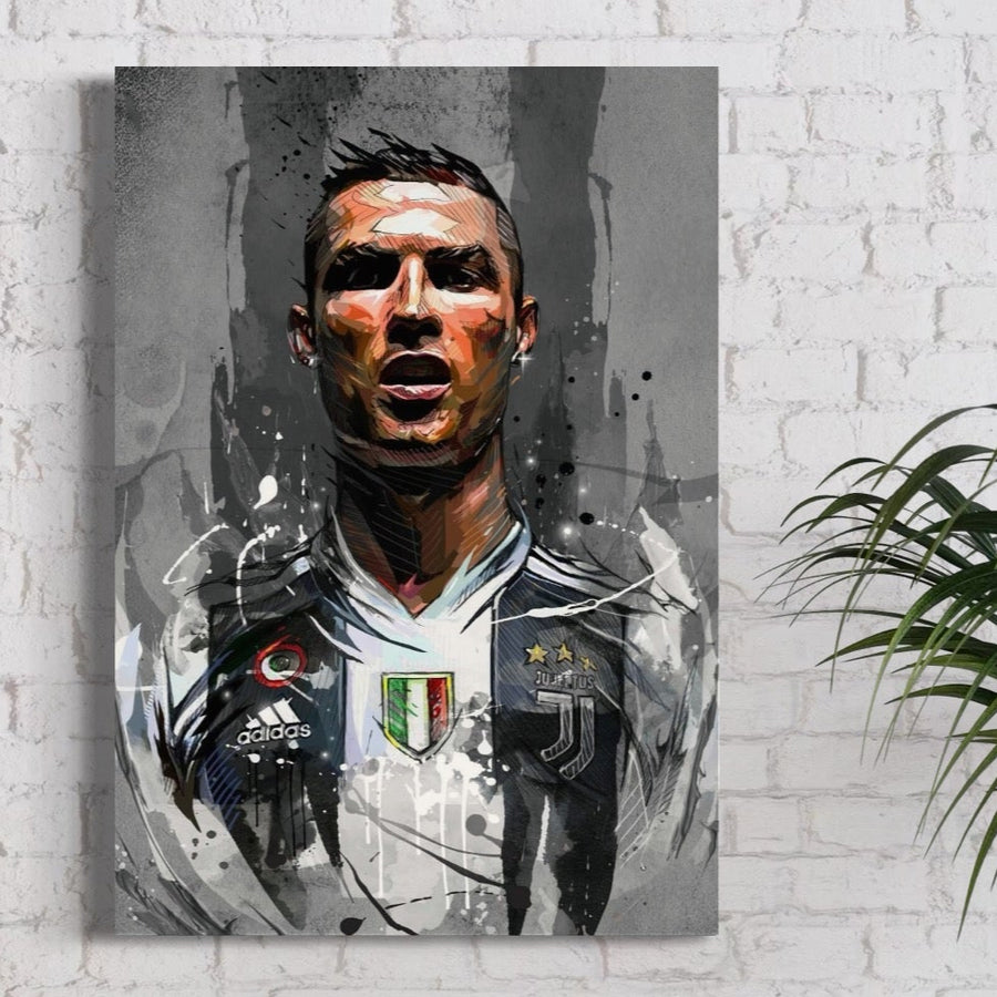 Tablou Canvas Premium LuxCanva® C1028 cu Cristiano Ronaldo în tricoul Juventus, portret artistic cu culori vibrante, ideal pentru camera copilului sau camera de jocuri. Expus pe perete alb, plantă verde vizibilă lateral. Brand: LuxCanva®.
