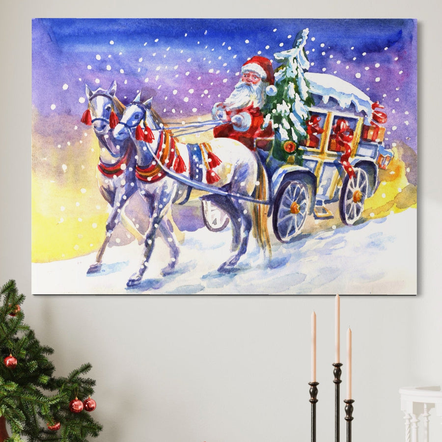 Tablou Canvas Premium LuxCanva® A1249 cu Moș Crăciun în trăsură trasă de cai, brad și cadouri pe zăpadă, imprimat pe pânză bumbac. Ideal pentru decorul festiv al casei tale. Brand: LuxCanva®.