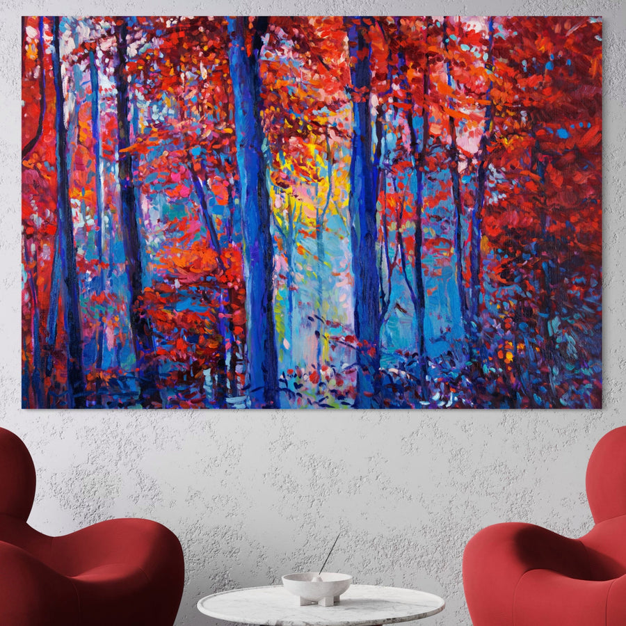 Tablou Canvas Premium LuxCanva® A1244, cu peisaj Padurea Rosie în culori vibrante, decorează peretele alb deasupra unei mese rotunde și a două scaune roșii moderne. Ideal pentru living sau dormitor, aduce natură și eleganță în orice cameră.