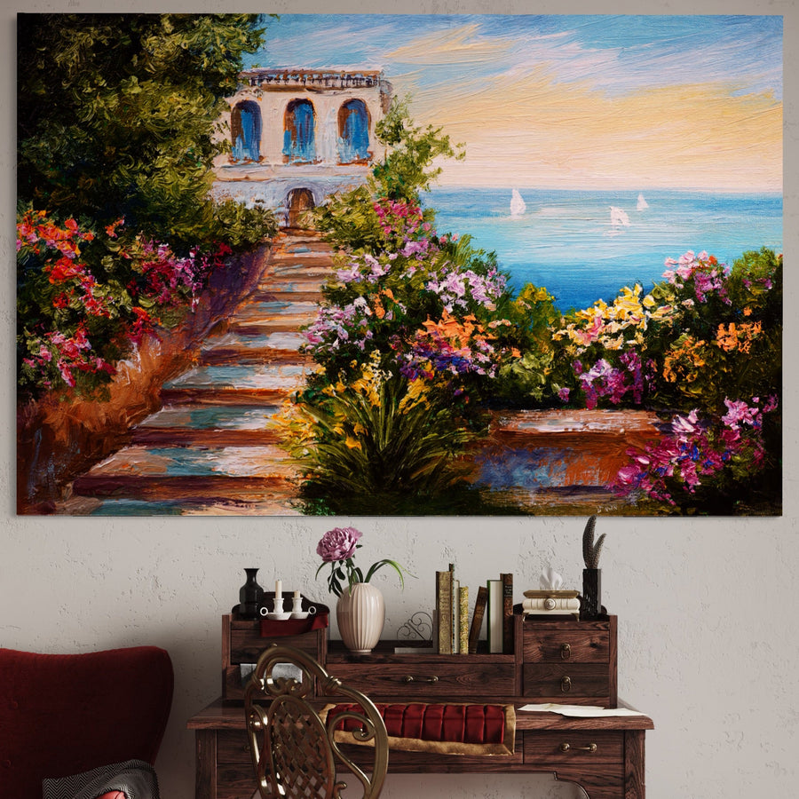 LuxCanva® Tablou Canvas Premium LuxCanva® A1242 "Scarile De Langa Mare" decorează spațiul cu culori vibrante, prezentând trepte de piatră cu flori care duc la un balcon cu vedere la mare cu bărci - ideal pentru camere de zi sau dormitoare.