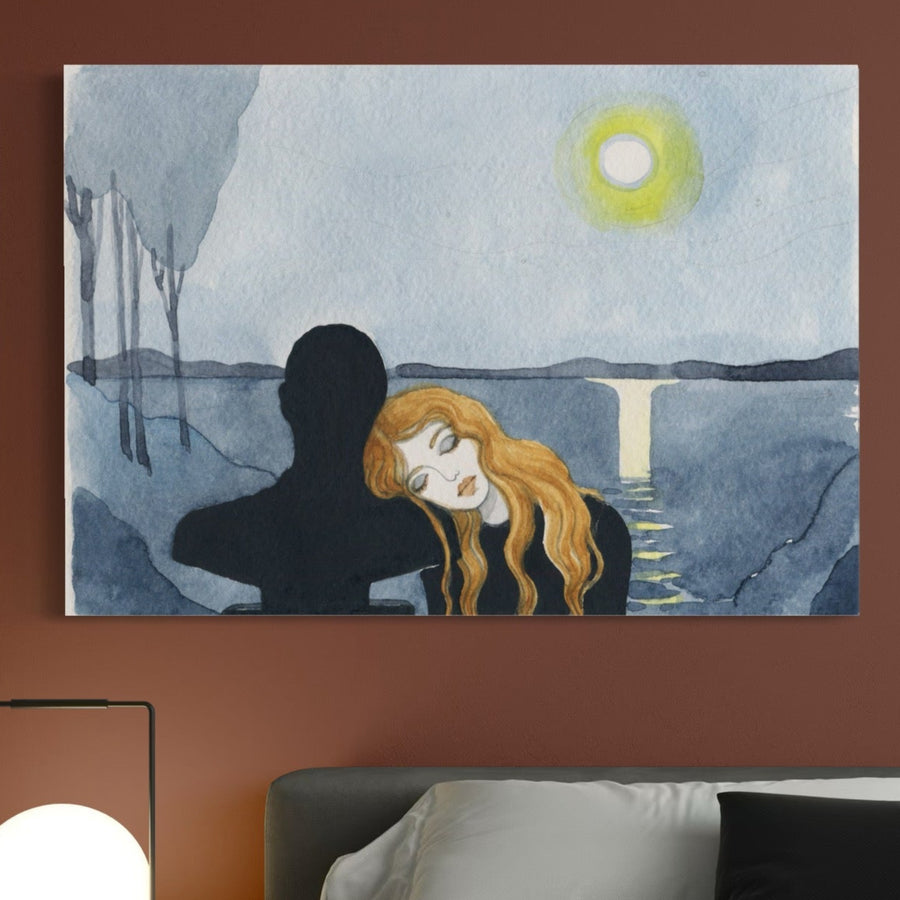 Tablou Canvas Premium LuxCanva® C1068: o femeie cu păr roșu sprijinită pe o siluetă întunecată, lângă un lac albastru la apus. Ideal pentru living sau dormitor, cu culori vibrante și calitate premium de la LuxCanva®.