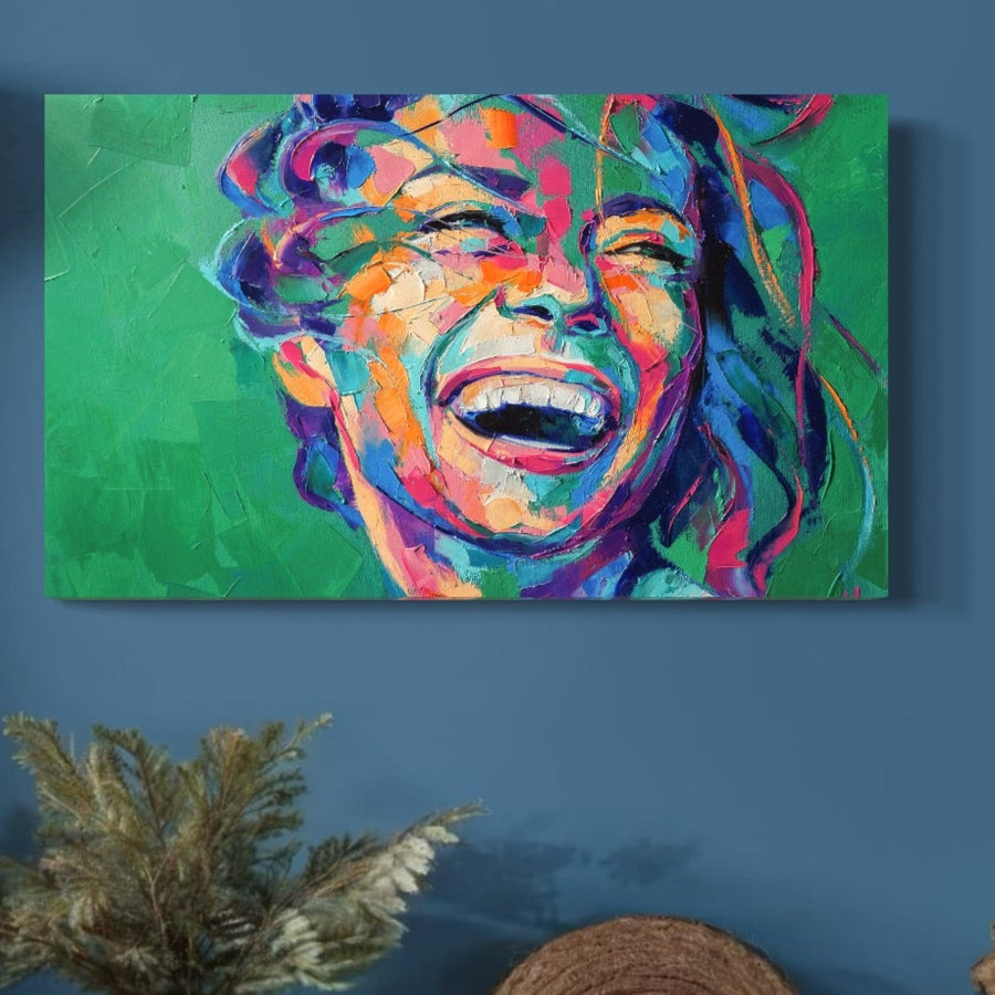 Tablou Canvas Premium LuxCanva® C1069, Zambet De Fericire prezintă un portret abstract vibrant al unei femei vesele, perfect pentru a adăuga culoare și fericire decorului camerei de zi sau dormitorului dvs.