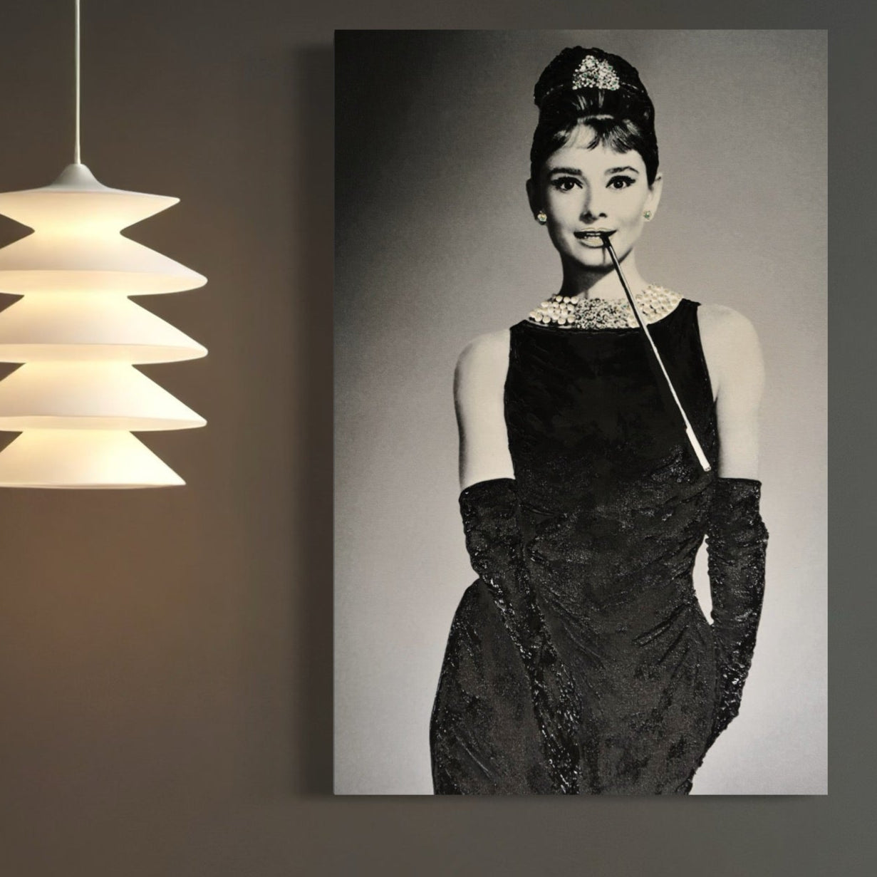 Tablou Canvas Premium LuxCanva® C1072, Beatiful Audrey Hepburn , Diva, Beauty, Audrey Hepburn, Living Room, Office, Relaxare, Culori Vibrante