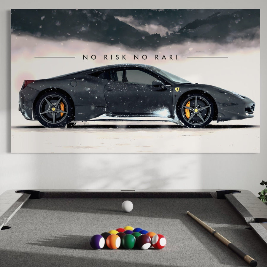 LuxCanva® Tablou Canvas Premium A1170 prezintă un Ferrari negru în zăpadă cu "No Risk No Rari", perfect pentru spațiile de locuit motivaționale. Bucurați-vă de printuri vibrante de calitate pe panza bumbac, ideală pentru dormitor sau cameră de zi.