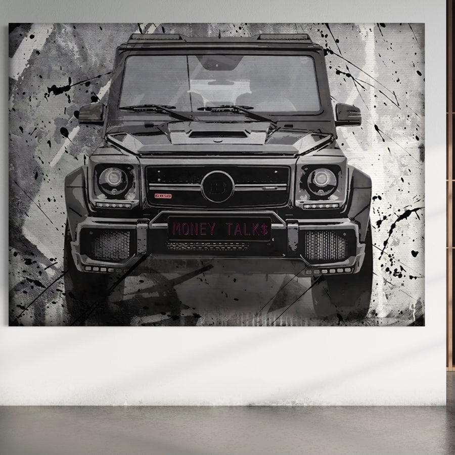 Modelul LuxCanva® Tablou Canvas Premium A1125, "Money Talk", prezintă un SUV negru în stil Mercedes pe un fundal negru și gri îndrăzneț, cu o plăcuță de înmatriculare MONEY TALK$ roz - perfect pentru a adăuga succes oricărui spațiu.