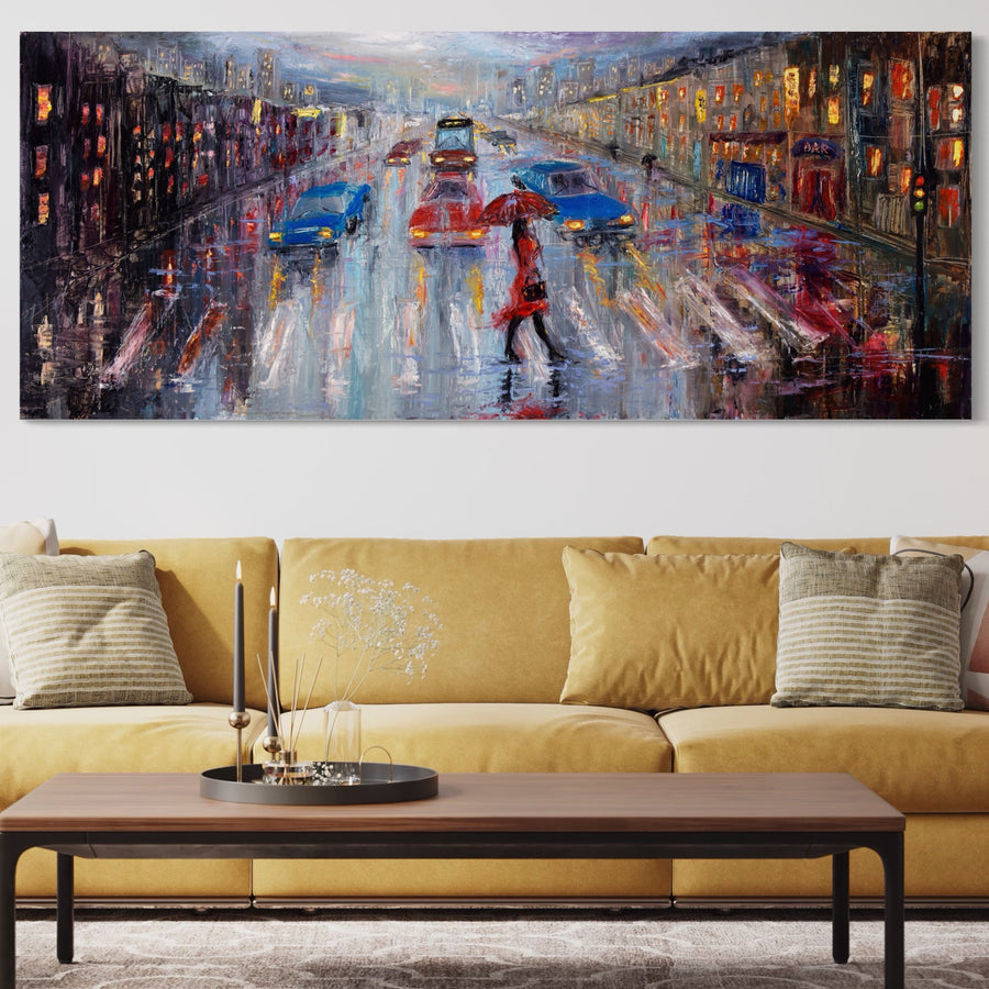 Un living cu o canapea bej și o măsuță de cafea din lemn are deasupra un Tablou Canvas Premium A1110 de la LuxCanva® - o imprimare artistică din "Oras In Ploaie" care prezintă peisaje urbane vibrante cu oameni, mașini și o umbrelă roșie noaptea.