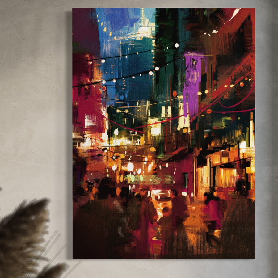 Tablou Canvas Premium LuxCanva® A1107 prezintă o scenă urbană vibrantă, cu lumini, becuri, felinare și clădiri în culori vii roșu, mov și albastru, imprimat pe panza bumbac de brandul LuxCanva®.