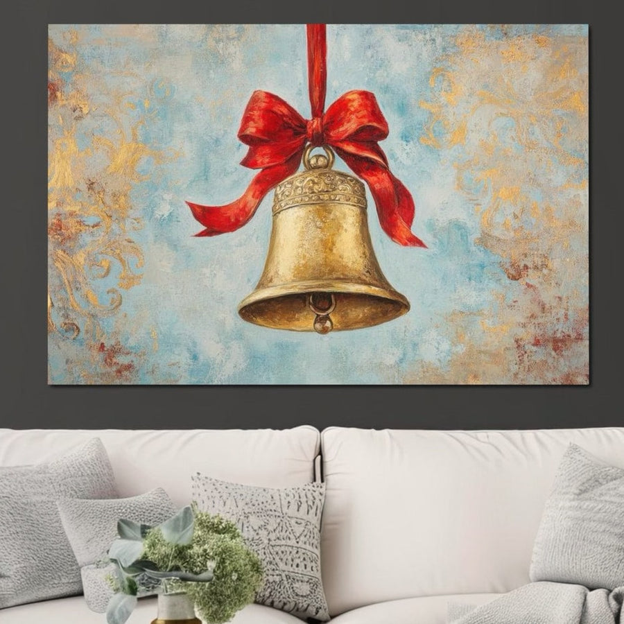 Un print premium, LuxCanva® Tablou Canvas D1039 "Clopotelul Muzical", prezintă un clopoțel auriu cu o panglică roșie deasupra unei canapele albe cu perne gri. O plantă verde stă pe măsuța de cafea, îmbunătățind acest decor elegant.