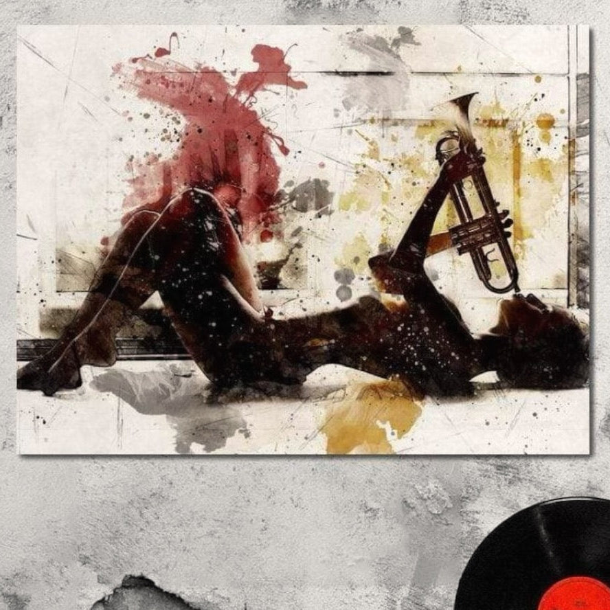 Tablou Canvas Premium LuxCanva® E1037, "Muzica din Interior" surprinde avangardist o persoană cu trompetă, în culori vibrante, alături de vinil, căști și boxă - decor modern pentru living room.