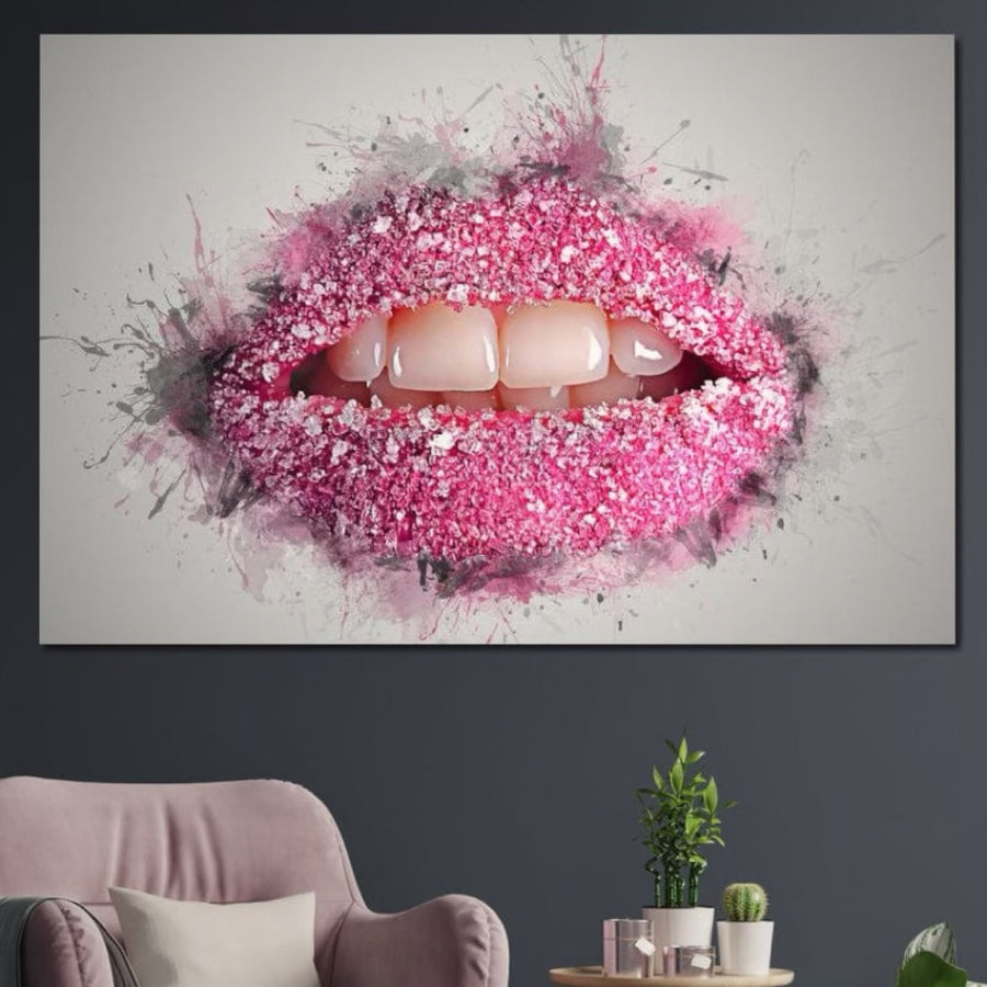 Tabloul LuxCanva® Tablou Canvas Premium LuxCanva® E1045, Dulceata Buzelor Roz, Sarut prezintă buze vibrante cu sclipici roz asemănător cristalului și dinți albi, perfect pentru a adăuga culoare și stil camerei dvs. de zi.