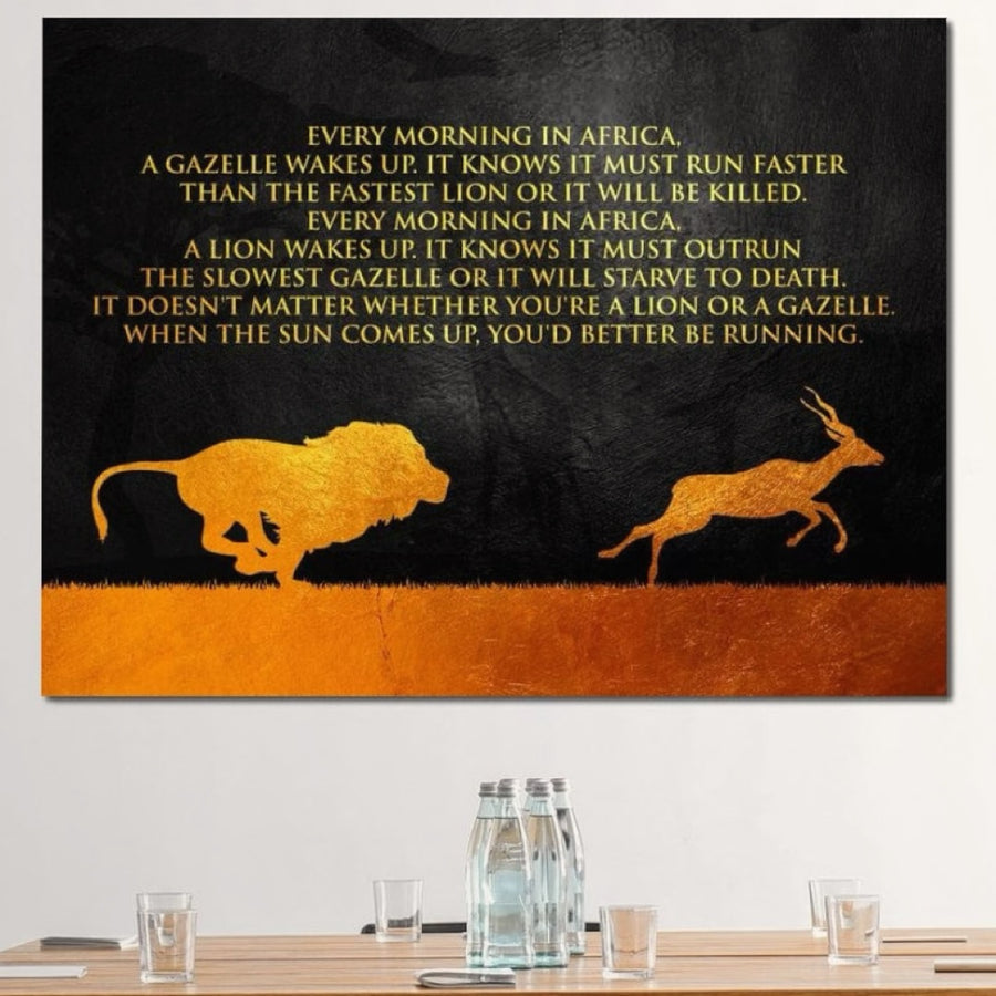 Adăugați energie vibrantă spațiului dvs. de locuit sau de birou cu Tablou Canvas Premium F1009 de la LuxCanva®, care prezintă siluetele aurii ale unui leu și ale unei gazele într-o urmărire dinamică - simbolizând supraviețuirea, competiția, viteza și reziliența. Calitate de imprimare premium.