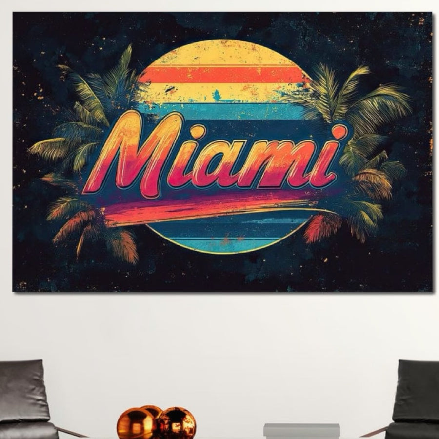Tablou Canvas Premium LuxCanva® F1013 prezintă "Traieste Visul Miami" în stil retro vibrant, cu vibrații de apus de soare și palmieri - perfect pentru a adăuga o notă tropicală vintage camerei dvs. de zi sau biroului.