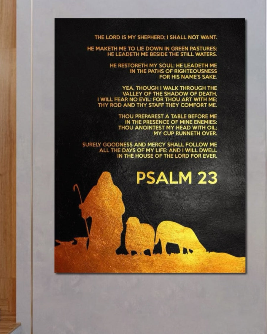 Tablou Canvas Premium F1032 de la LuxCanva® prezintă artă vibrantă în negru și auriu cu text din Psalmul 23, siluete de păstori și oi și versete evidențiate - lucrate pe pânză de bumbac premium pentru camera dvs. de zi sau birou.