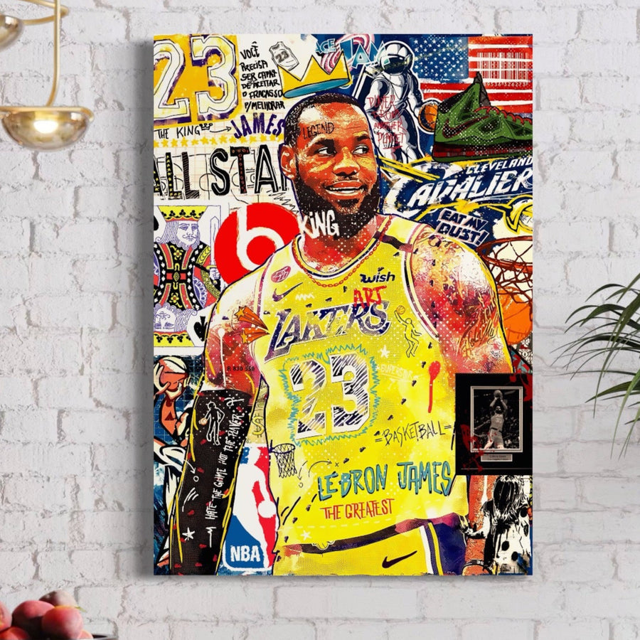 Tablou Canvas Premium LuxCanva® A1012 - decor sportiv cu LeBron James în echipamentul Lakers, culori vibrante și elemente graffiti, print de calitate pe pânză bumbac. Brand: LuxCanva®.
