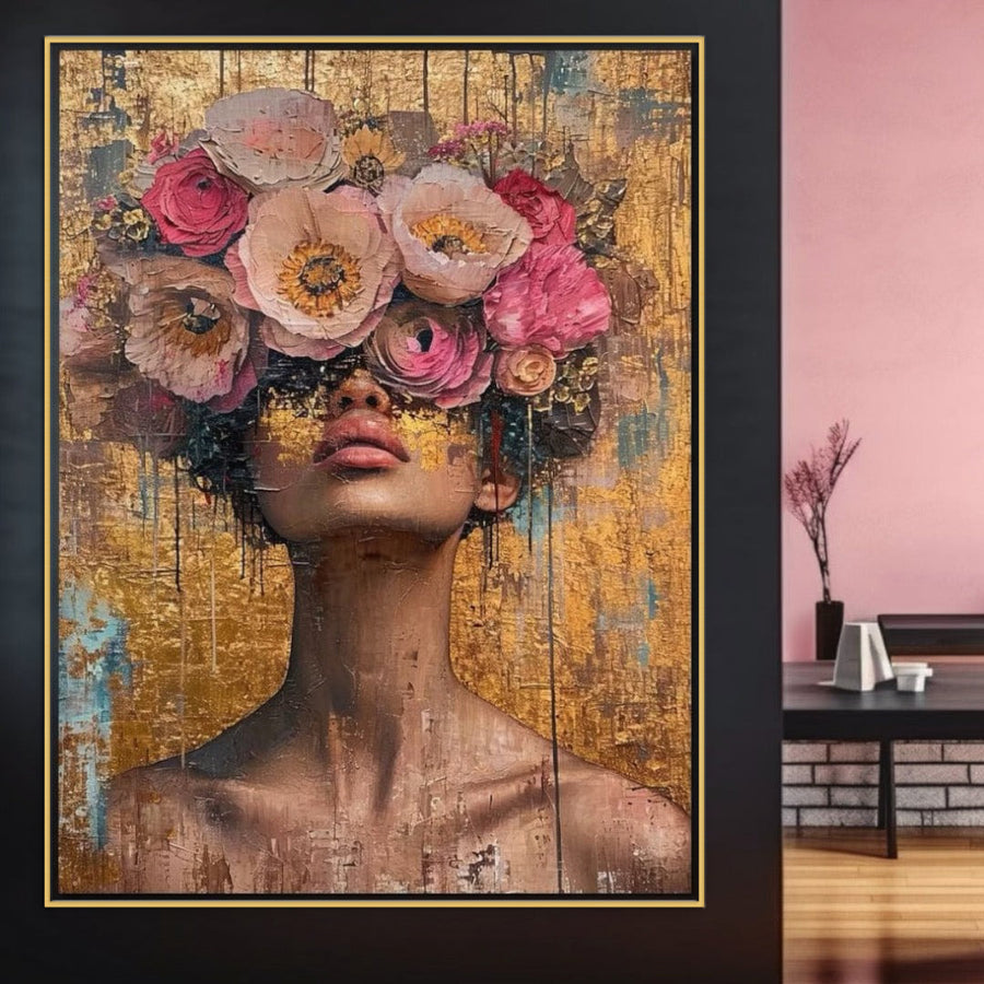 Tabloul LuxCanva® Tablou Canvas Premium LuxCanva® G1032, "Poezie in Petale Pastel", prezintă o femeie cu ochii ascunși printre flori roz și albe pe un fundal auriu, aducând eleganță romantică și armonie artistică în orice cameră de zi sau dormitor modern.