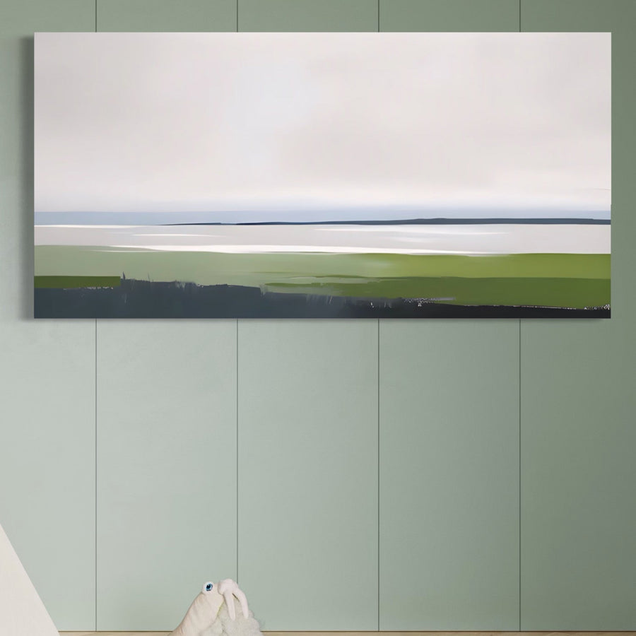 Tablou Canvas Premium LuxCanva® A1384, Orizont - cu un peisaj vibrant de câmpuri verzi și cer - de LuxCanva® atârnă pe un perete verde deschis, cu o jucărie albă de pluș odihnindu-se în colțul camerei.