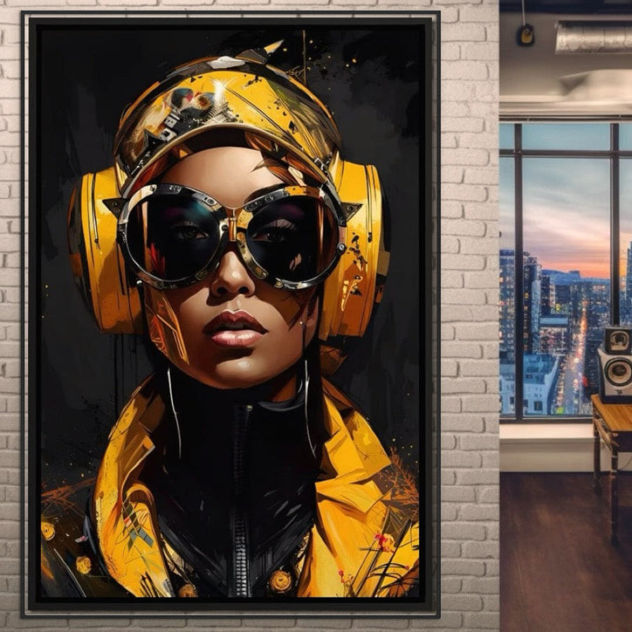 Tabloul LuxCanva® Tablou Canvas Premium "Fata Viitorului, Privire, Cyber, Galben, Ochelari, Casti" prezintă o femeie avangardistă în echipament galben; perfect pentru un living urban sau pentru decorarea dormitorului.