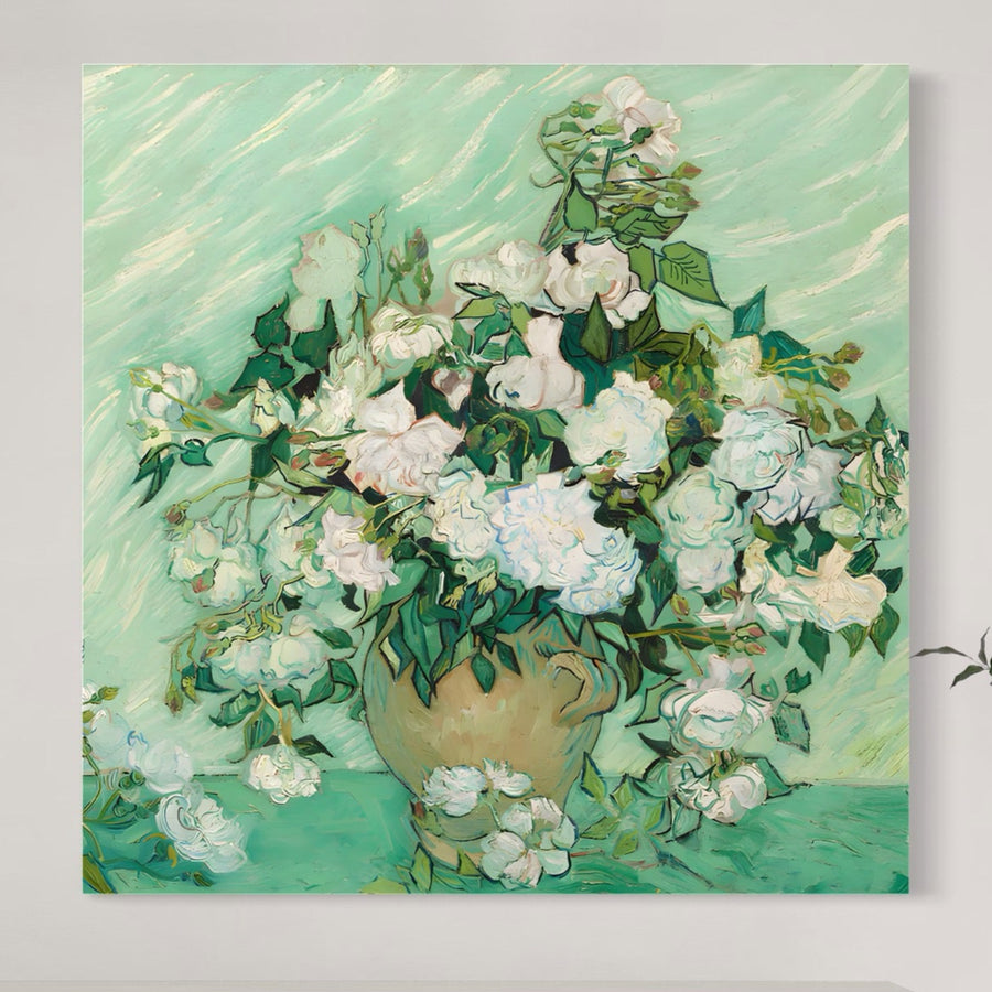 Descoperă LuxCanva® Tablou Canvas Premium LuxCanva® A1455: trandafiri albi într-o vază pe fundal verde mentă texturat, cu flori și frunze ce cad elegant-decorativ, vibrant, calitate premium, ideal ca print pe pânză pentru living.