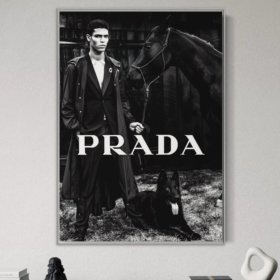 Tablou Canvas Premium LuxCanva® A1129: poster alb-negru cu model Prada lângă un cal și un câine negru, cu text mare PRADA-realizat pe pânză bumbac pentru printuri superioare.