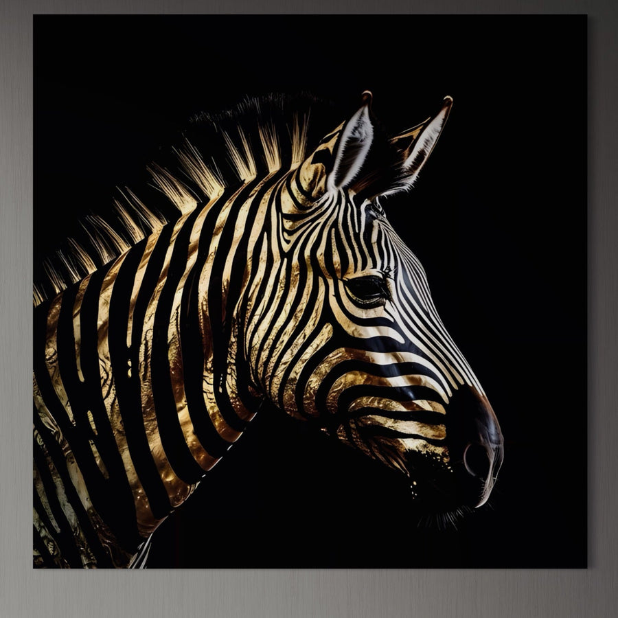 Tablou Canvas Premium LuxCanva® A1514 - portret de zebra cu accente aurii pe fundal negru, ideal pentru decorul livingului tău. Adaugă colecția tale o piesă animal safari cu culori vibrante, calitate premium pe pânză bumbac.