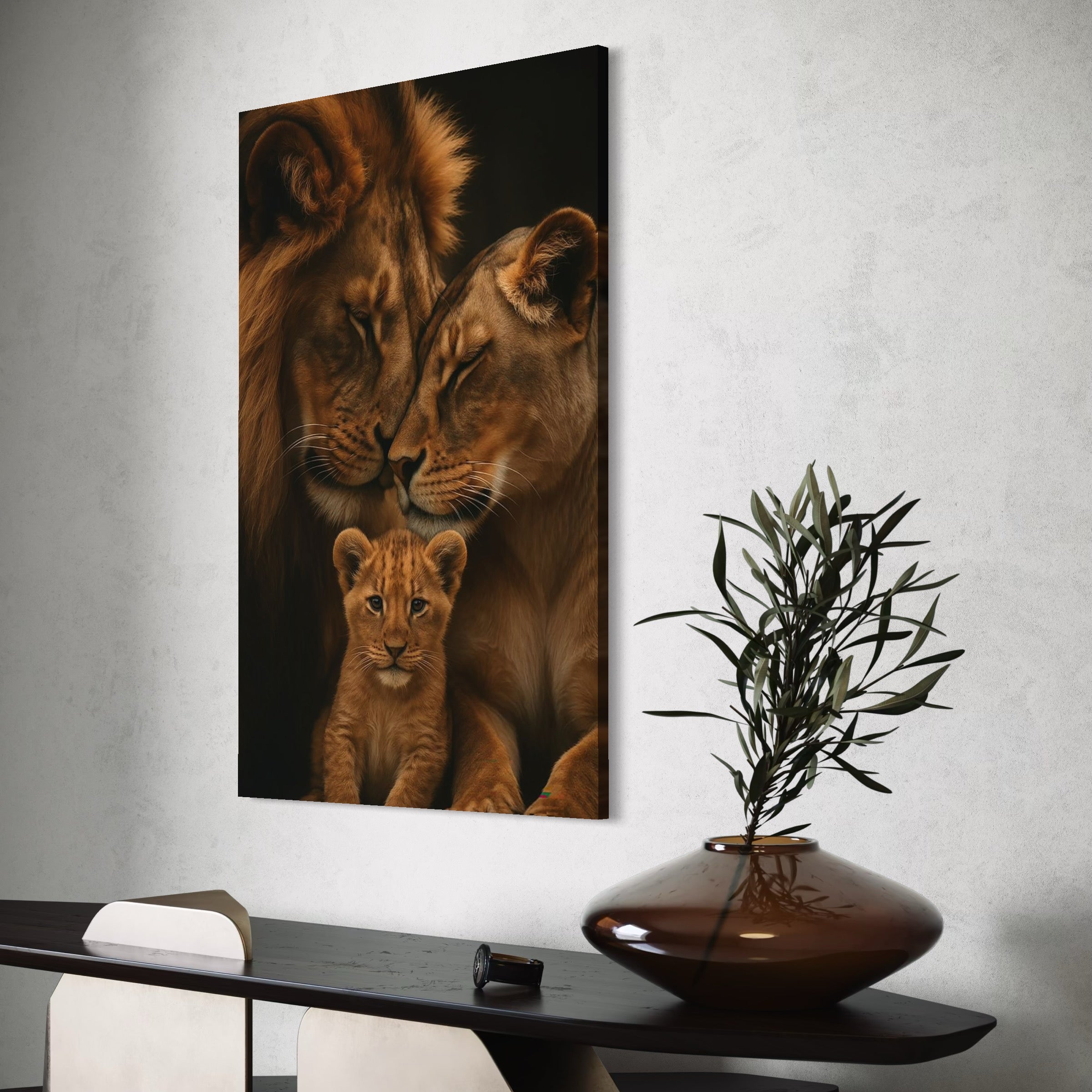 tablou canvas cu trei lei, intr-un portret de familie pe fundal negru