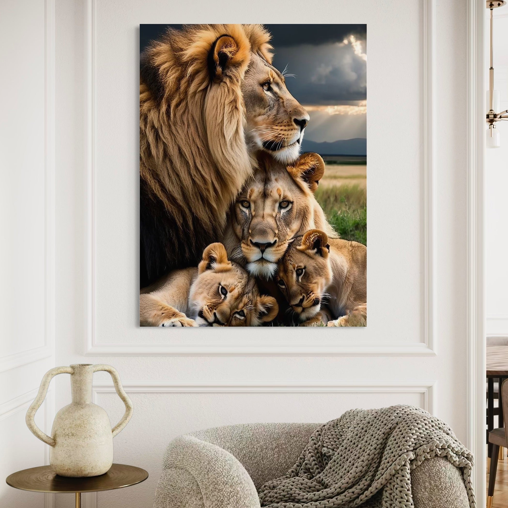 tablou canvas cu o familie de lei, cu doi pui pe fundal cu peisaj luminos din natura