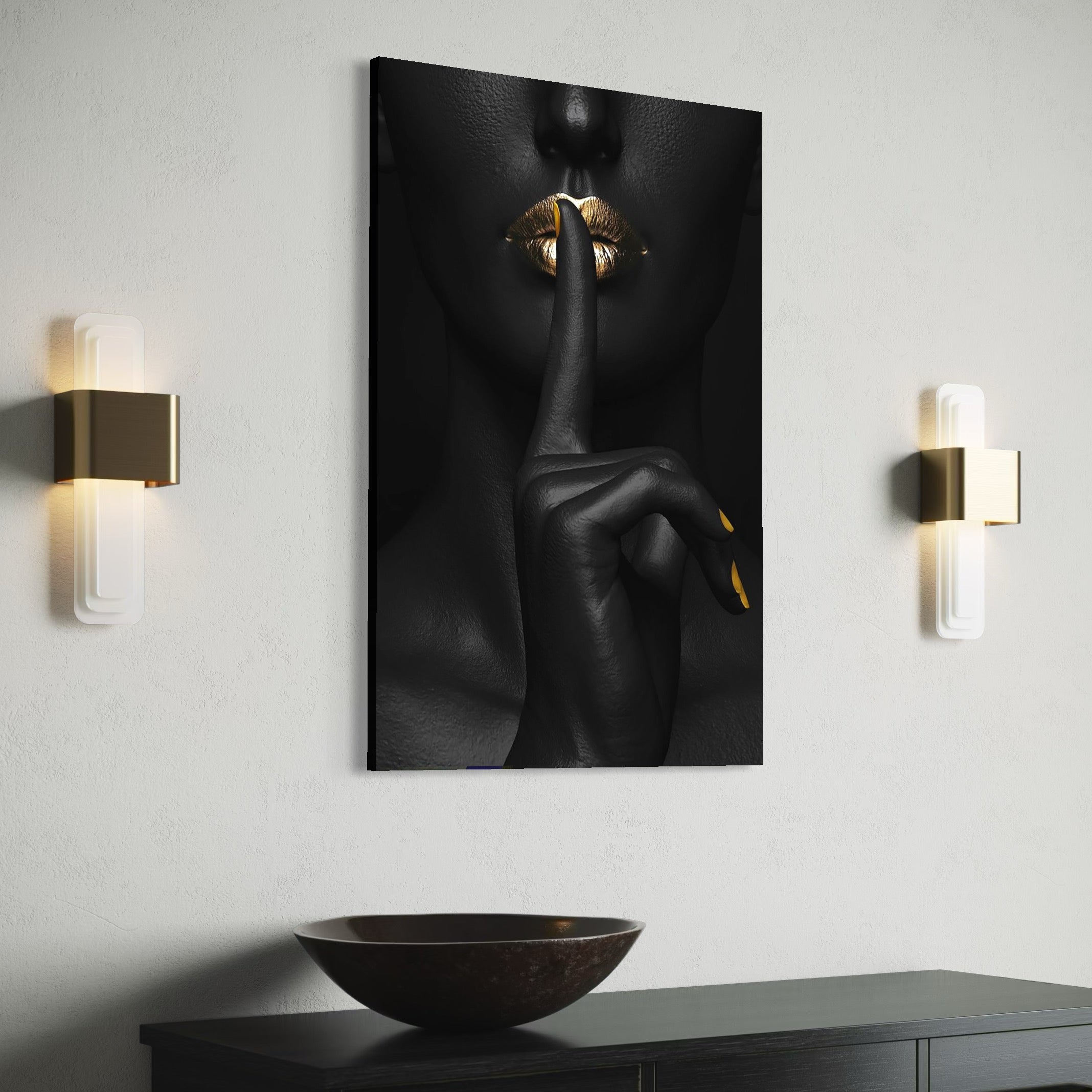 tablou canvas cu buze in nuante metalice aurii intr-un portret misterios  si intunecat