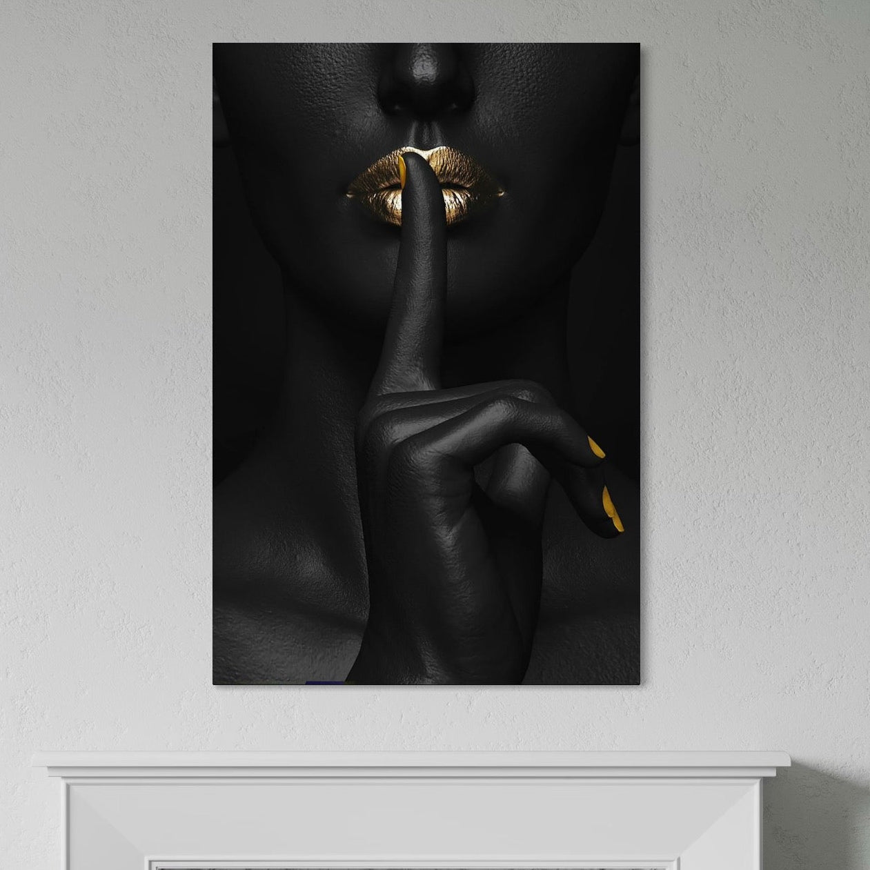 tablou canvas cu buze in nuante metalice aurii intr-un portret misterios  si intunecat