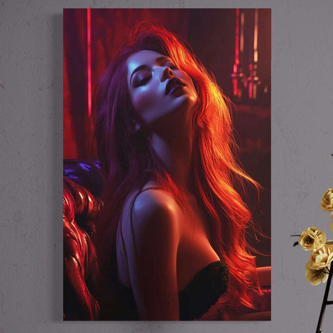 tablou canvas cu o femeie frumoasa, intr-un cadru seducator redat in nuante calde