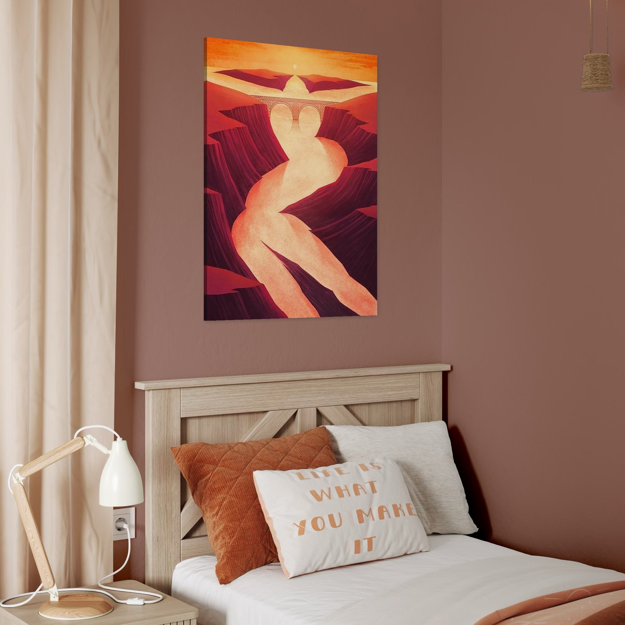 tablou canvas cu o iluzie optica reprezentand trupul unei femei sexy, si un peisaj cu un rau si un pod sub apus de soare indian