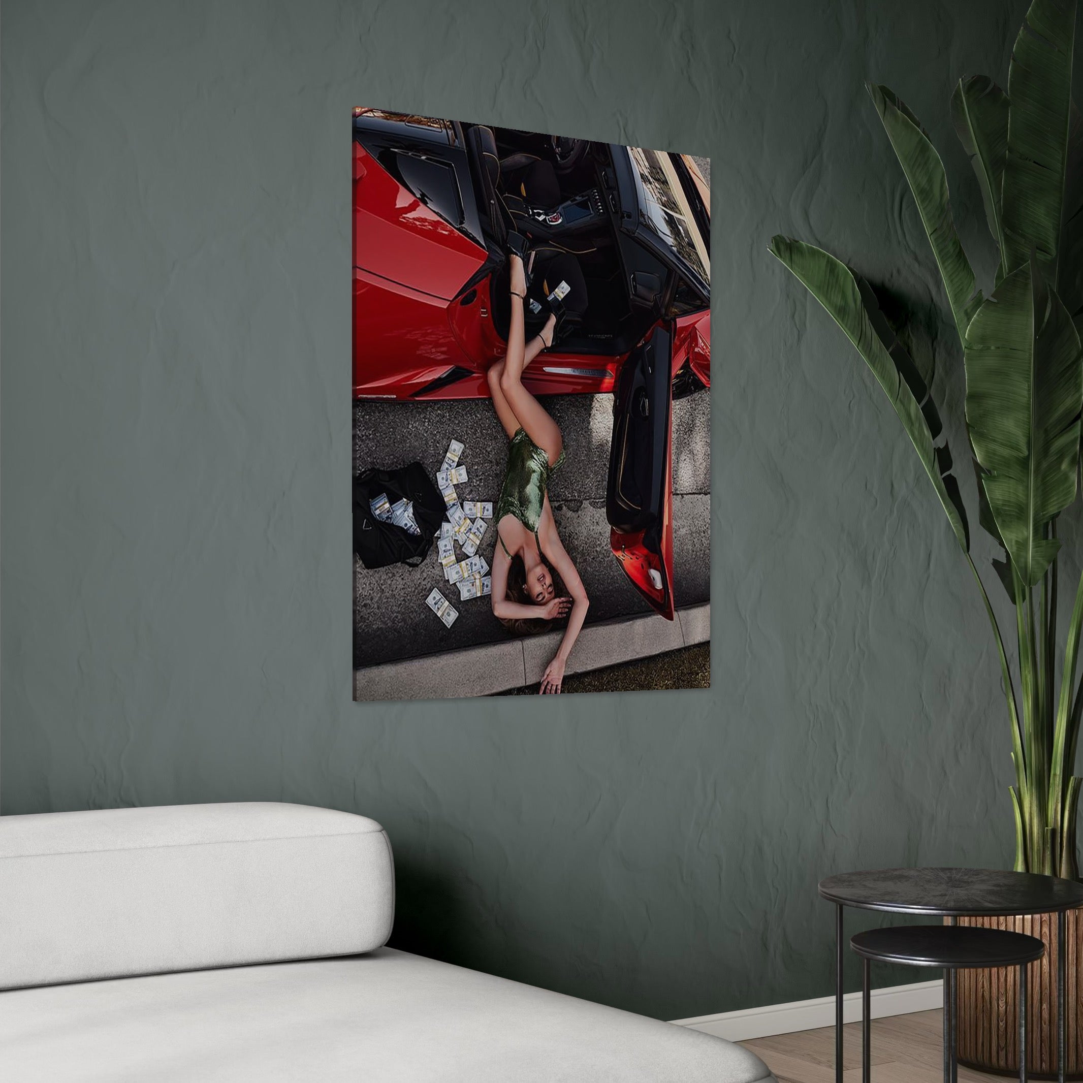 tablou canvas cu o femeie sexy intr-o rochie verde stralucitoare, la marginea unui drum intr-o masina rosie langa teancuri de bancnote