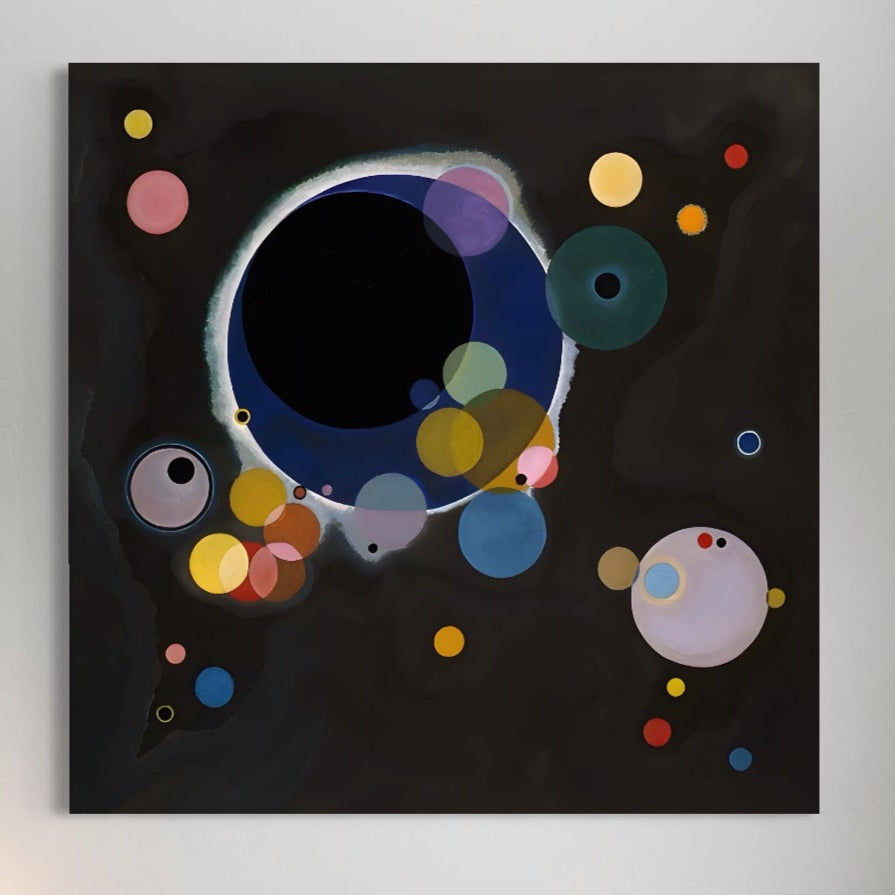 The LuxCanva® Tablou Canvas Premium A1591 "Inima Cosmosului" prezintă cercuri colorate abstracte pe fundal întunecat, evocând un univers cosmic vibrant - decor perfect pentru camera copilului sau living.