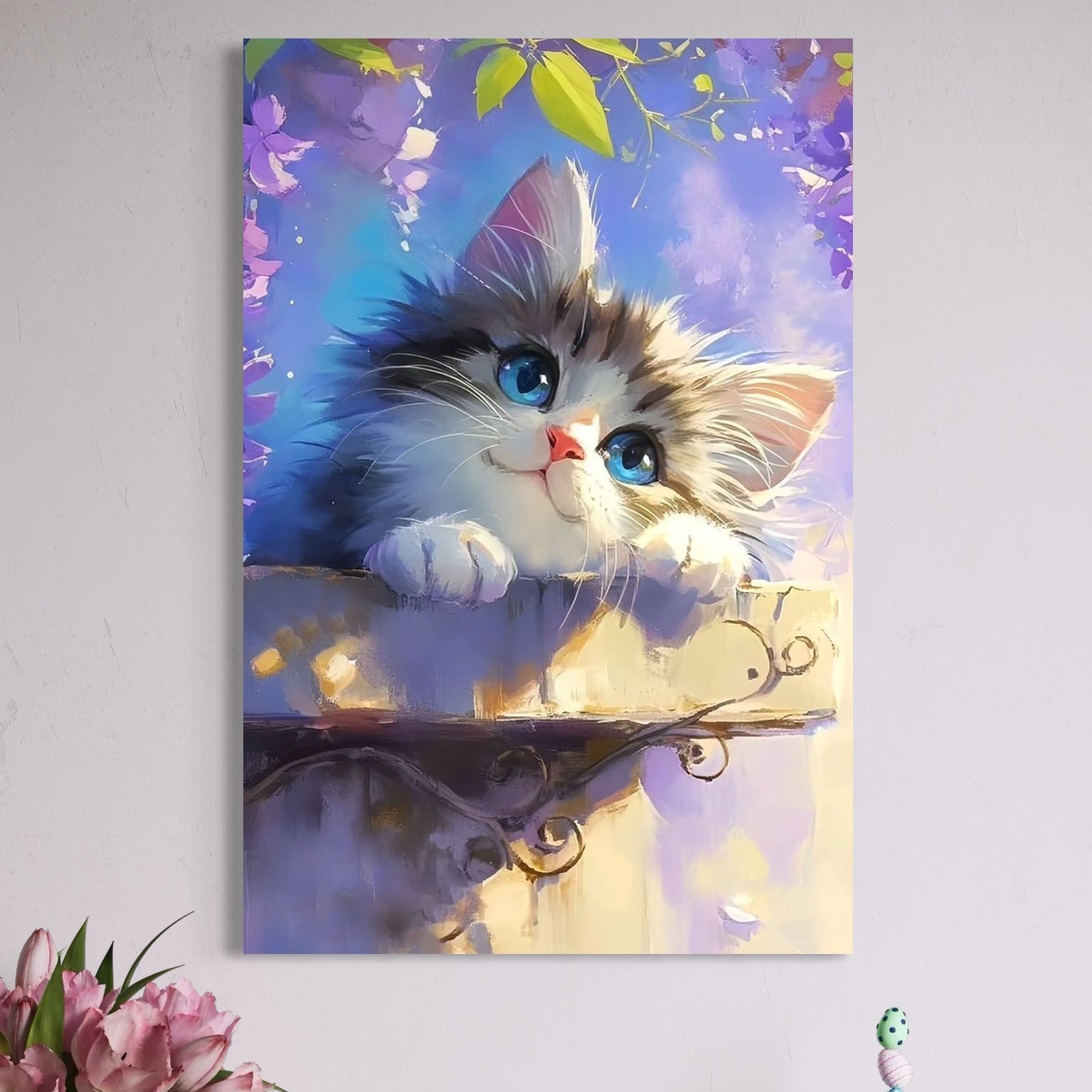 tablou canvas cu o pisicuta cu ochi albastri, pe fundal in culori pastelate si floricele lila