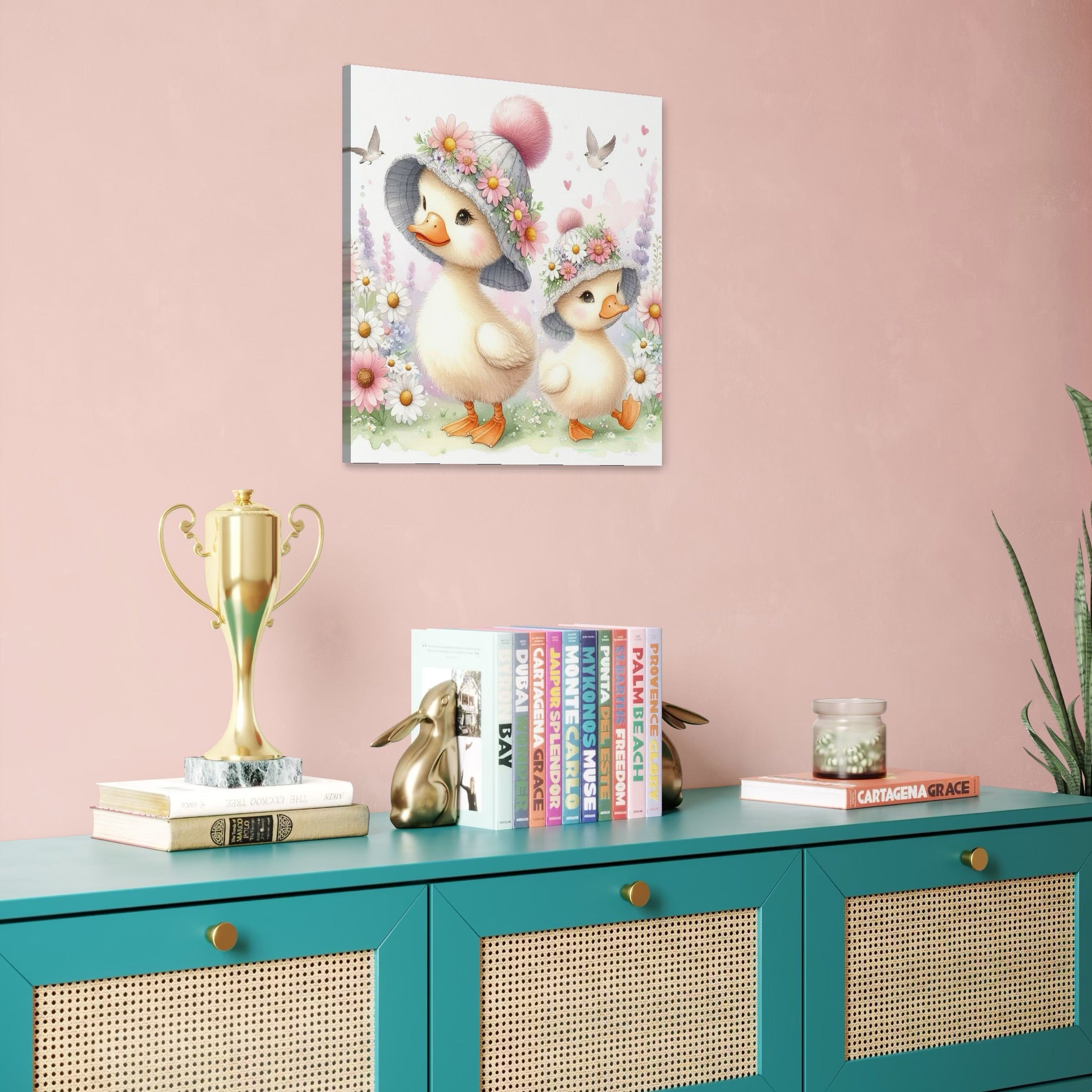 tablou canvas cu doua ratuste cu palarii inflorate, intr-o gradina pastelata cu floricele si pasari